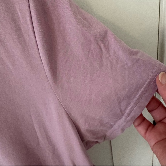 Pact Organic Cotton V-Neck Tee. Dusty Pink. Size XL. - Picture 4 of 7